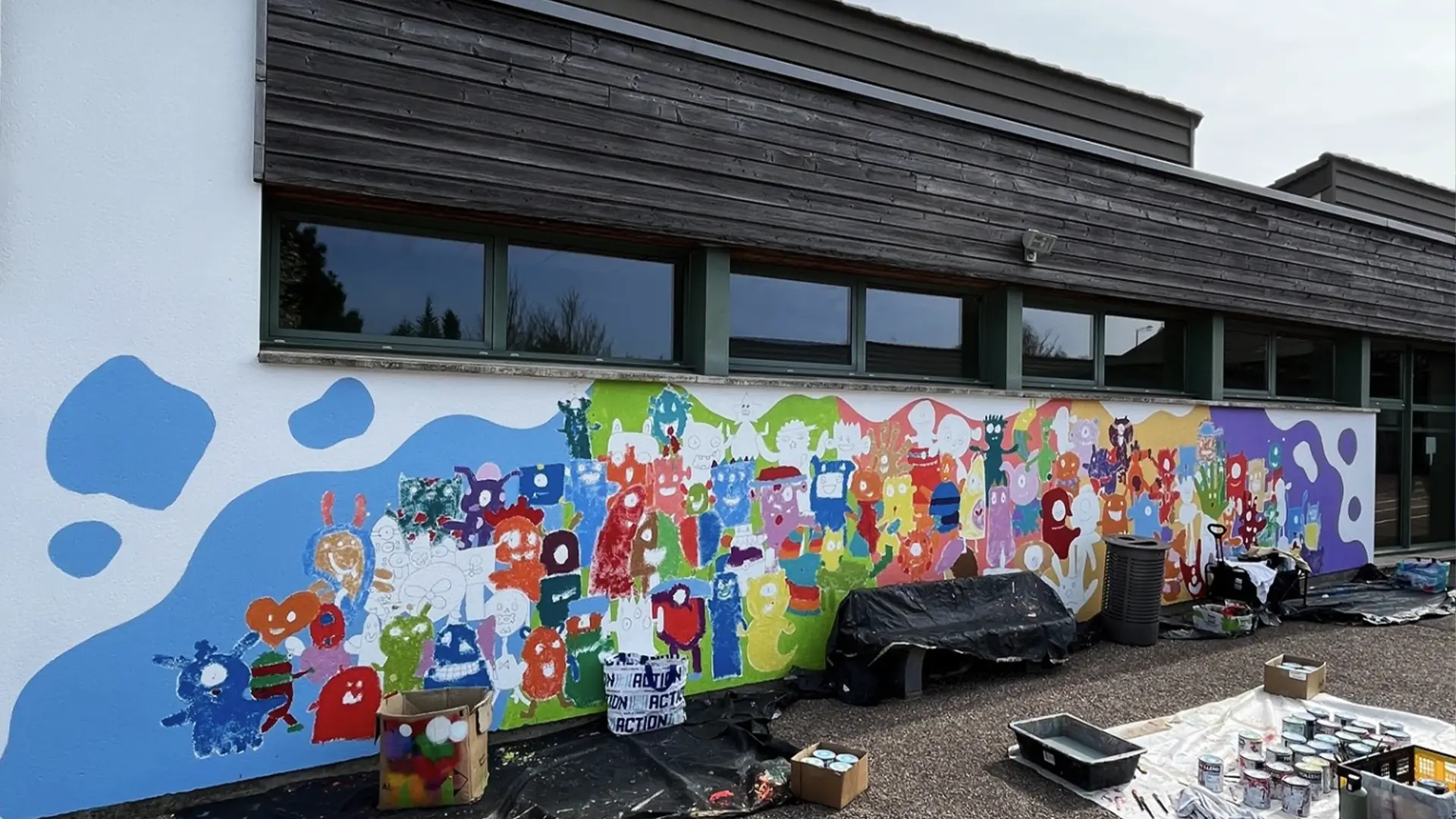 Fresque collective à l’école Maës de Lens - Cité Éducative de Lens - Hauts-de-France ©Kiwano